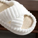 Chaussons brides croisées