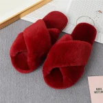 Pantoufles croisées fourrure pour femme rouge