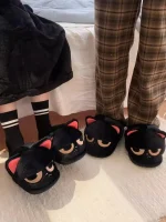 Pantoufles en forme de chat noir pour un style amusant
