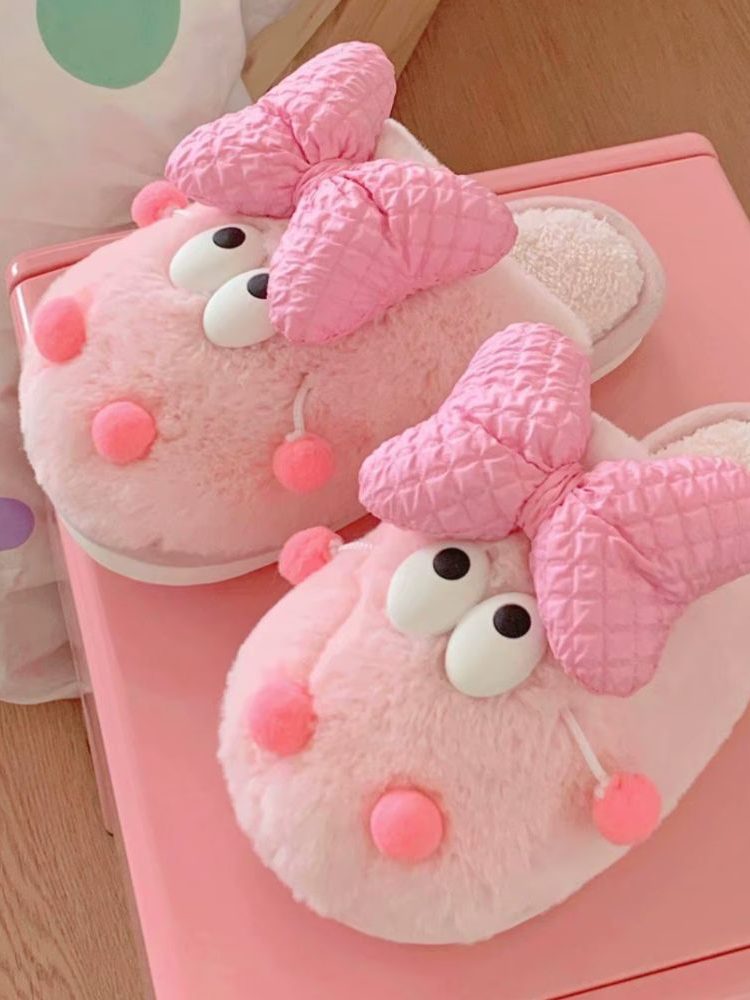 Chaussons peluche adorables avec nœud papillon pour un style unique