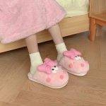 Chaussons confortables en peluche avec nœud papillon pour toute la famille