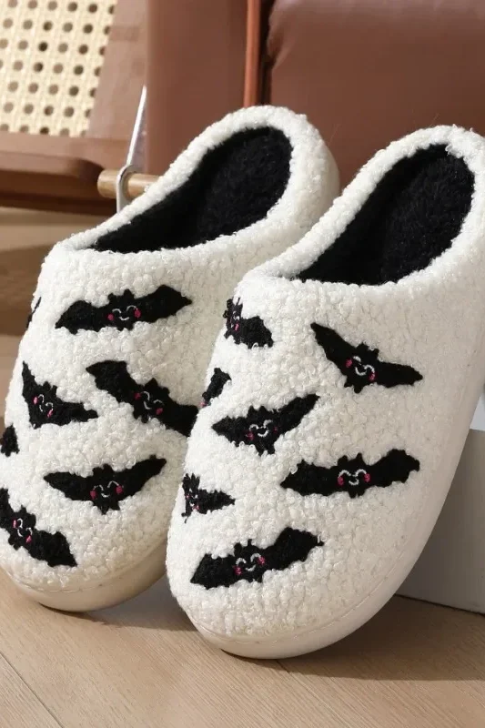 Chaussons mules Halloween avec motifs de chauves-souris pour un look festif