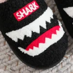 Chaussons en forme de requin, confortables et originaux pour la maison